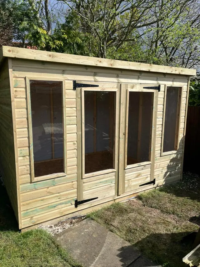 Summerhouse with double doors