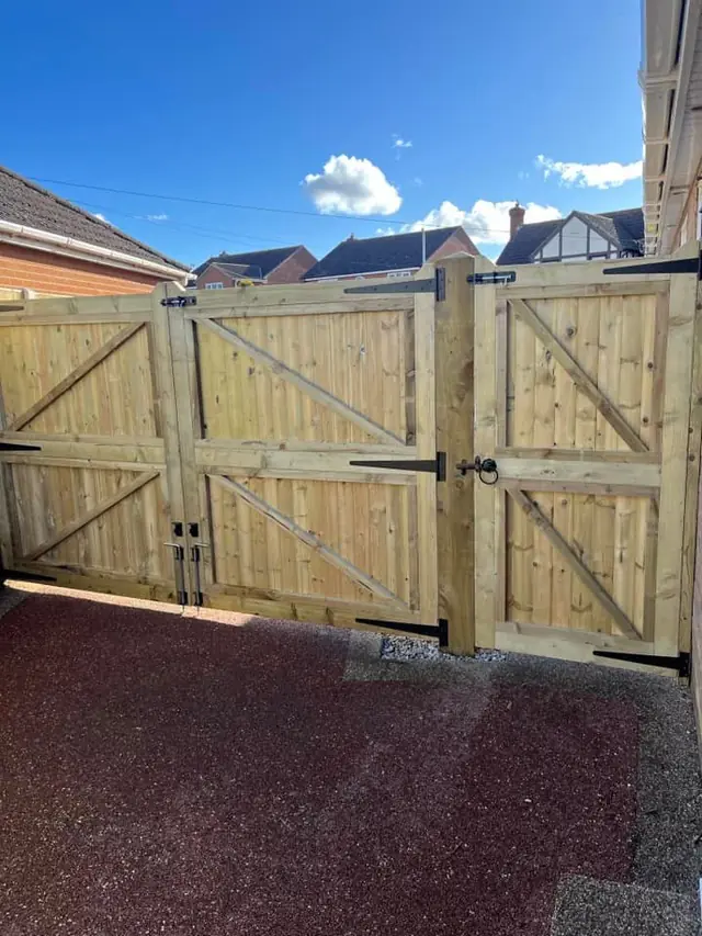 Double driveway gates