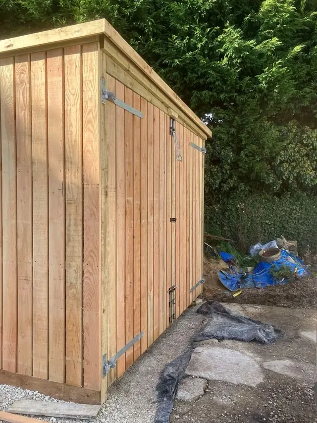 Pent shed with side door