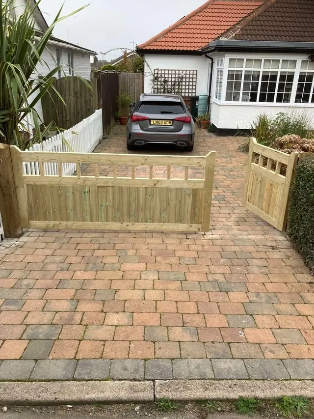 Driveway gates with matching fence