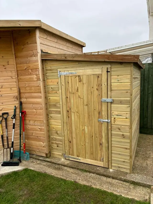 Shed with ledged door