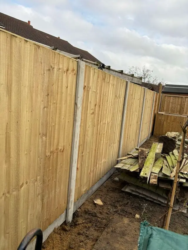 Closeboard fencing