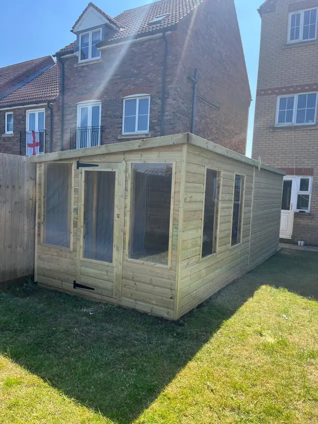 Garden room with wraparound glazing