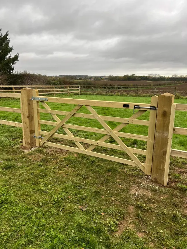 Five-bar field gate